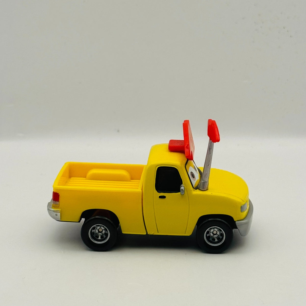 Disney Pixar Cars - YELLOW PICKUP FAN CUSTOM - 1:55 Diecast