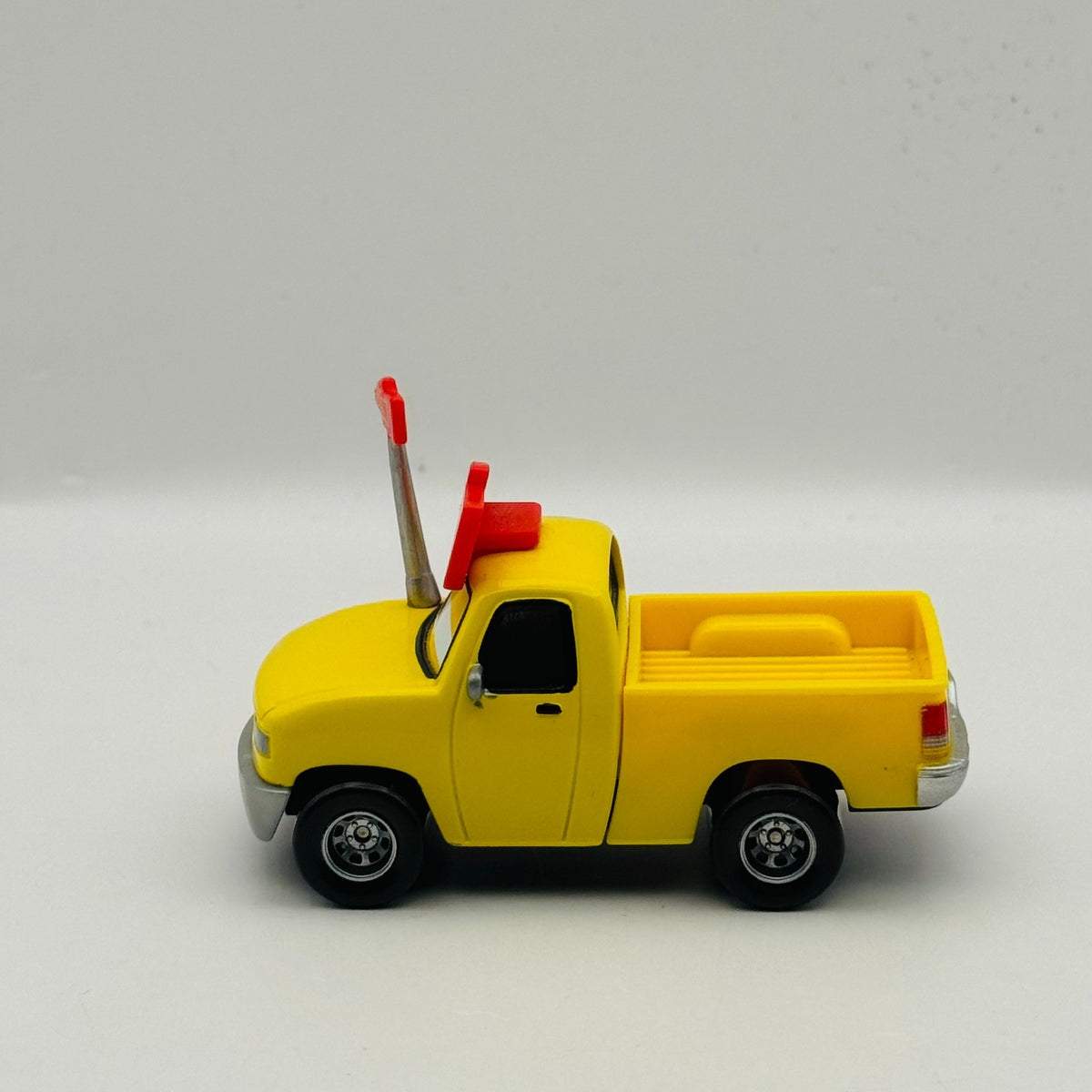 Disney Pixar Cars - YELLOW PICKUP FAN CUSTOM - 1:55 Diecast