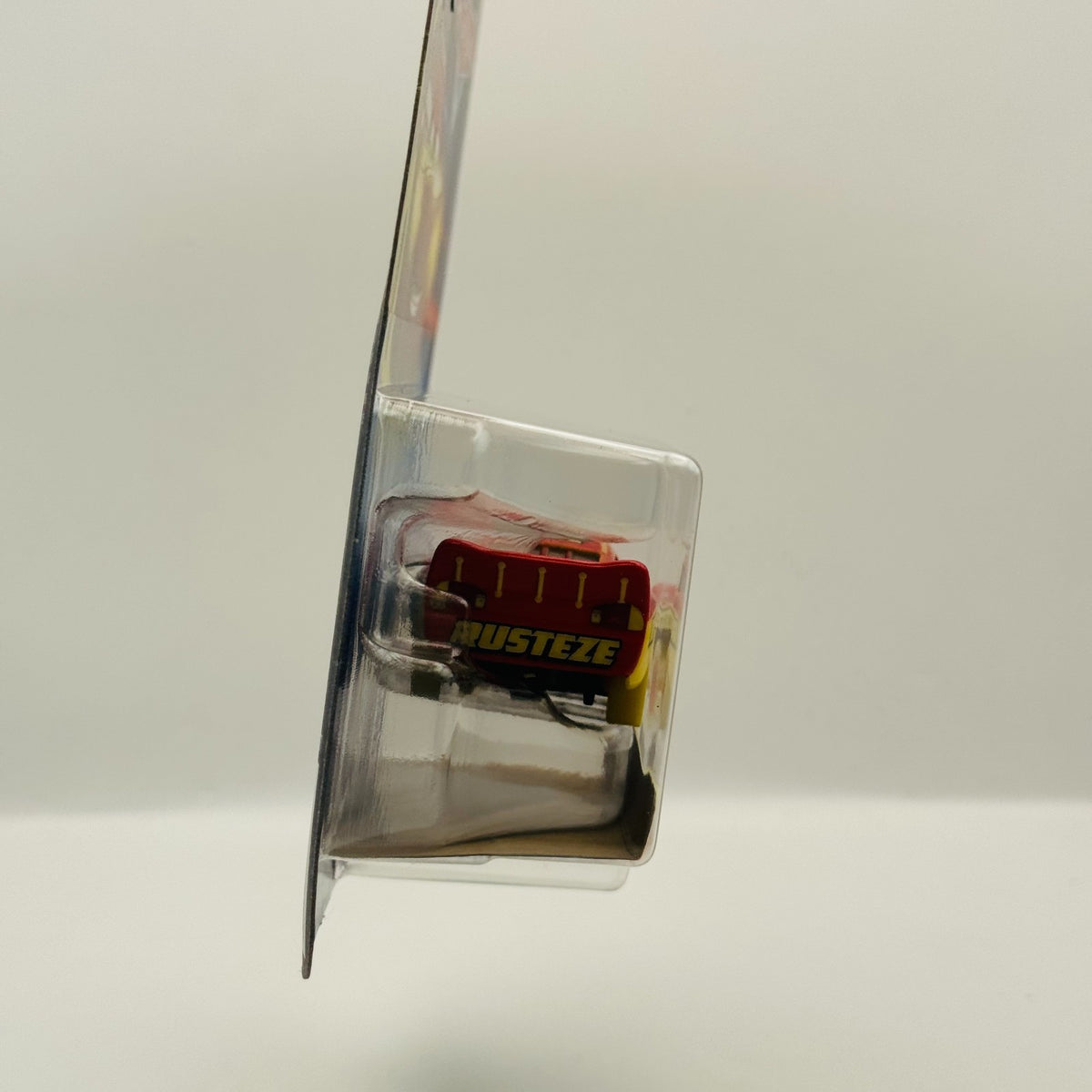 Disney Pixar Cars - GLOW RACERS MCQUEEN (Glow In The Dark) - 1:55 Diecast